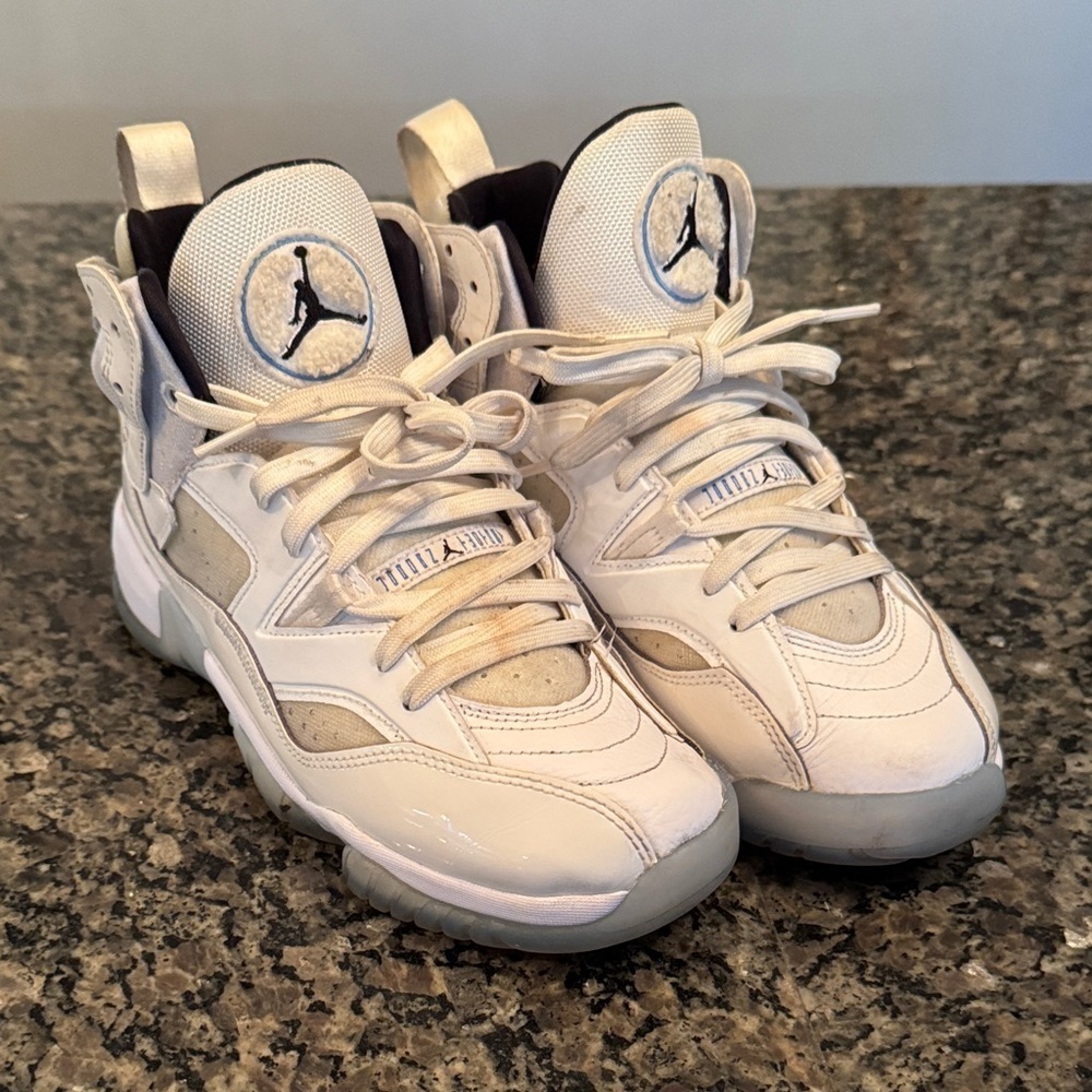 Nike air Jordan jump man two Trey Sneakers GUC 7Y